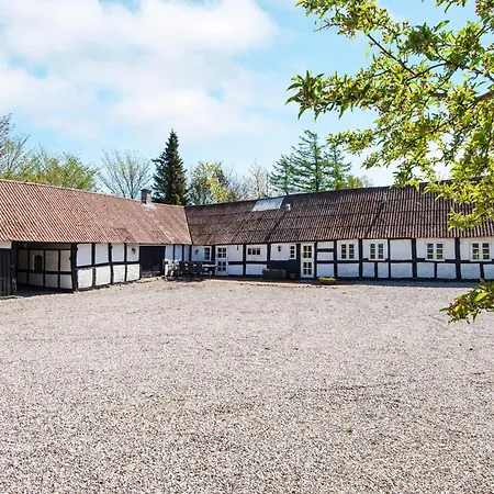7 Person In Grenaa Gjerrild