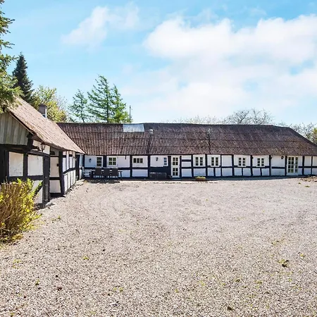7 Person In Grenaa 펜션 그레나