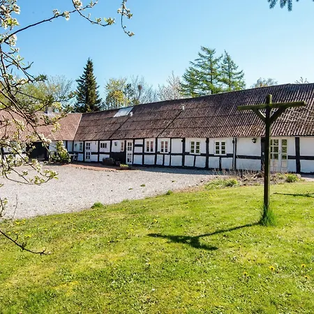 7 Person In Grenaa * Gjerrild